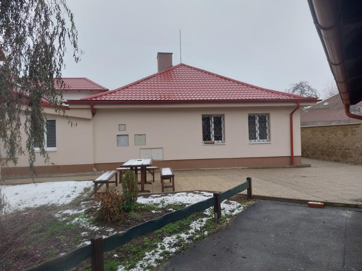 Penzion Tosa Klasterec nad Ohri Exterior photo